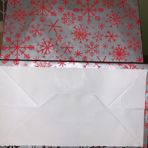 3 holiday gift bags - Picture 7 of 8